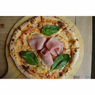 Pizza Margarita Y Jamón Dulce