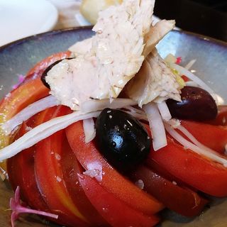 Tomate Picao Con Tronquito de Bonito