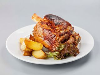 Codillo De Cerdo Confitado Al Jerez