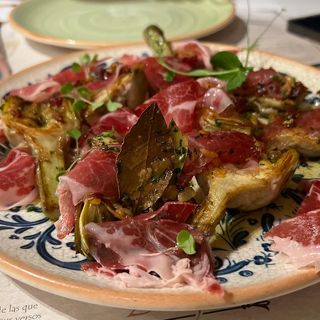 Alcachofa Morada Braseada con Paleta Iberica