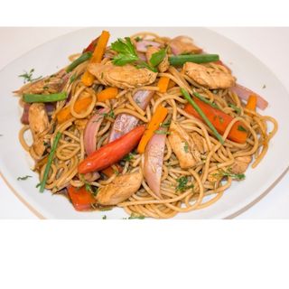 Tallarín de pollo