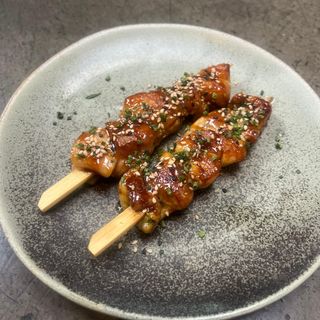 8) Yakitori (2 uds)