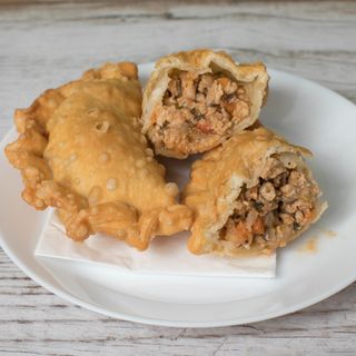 Empanada de pollo picante