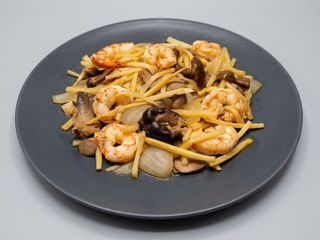 Mariscos Salteados Con Bambú & Setas Chinas