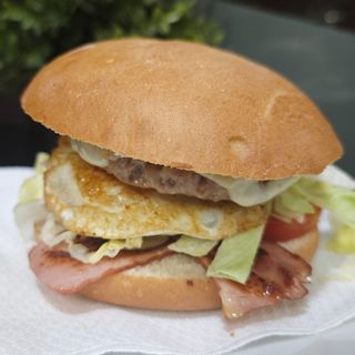 Hamburguesa De La Casa