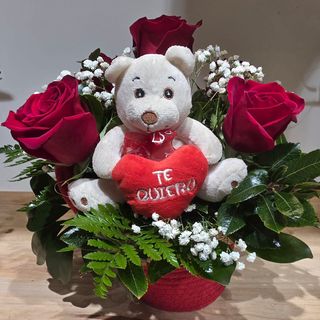 Cesta de 5 rosas con peluche