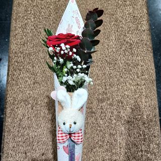 ROSA INDIVIDUAL EN CONO CON PELUCHE