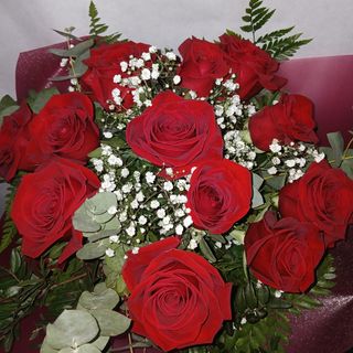RAMO DE 12 ROSAS ROJAS