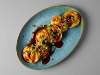 Grande sorrentino de costilla con salsa ragú barbacoa