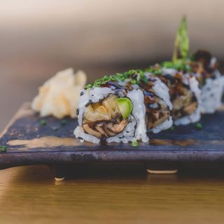 Roll De Berenjena En Tempura, Espárrago Y Shitakes 