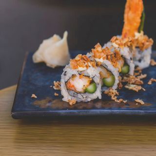Roll De Langostino En Tempura 