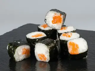 Maki De Salmón Y Queso (8 Uds.)