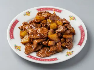 65. Ternera Con Trozos De Patata Salteada