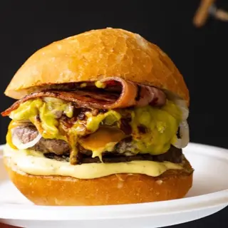 HAMBURGUESA CARNE MIXTA lomo beicon huevo queso