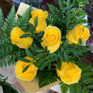 Ramo 6 Rosas Amarillas "Molina Larios"