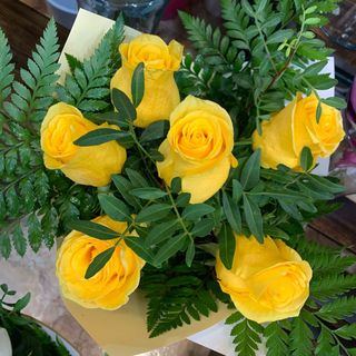 Ramo 6 Rosas Amarillas "Molina Larios"