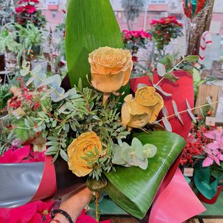 Trío de Rosas Oro "Oriente"