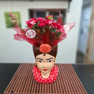 Gitana con Planta de Flor (variada) "Madre Andaluza"