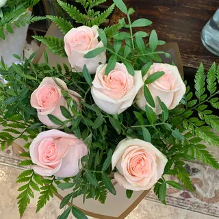 Ramo 6 Rosas rosa "El palo"