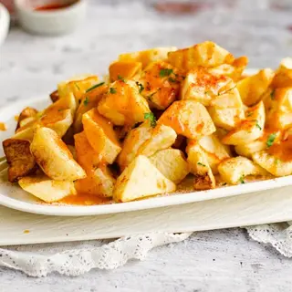 Patatas Bravas con All i Oli
