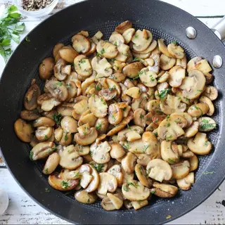Champiñones al ajillo