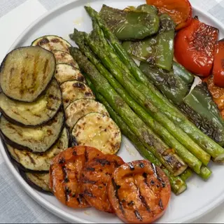 Parrillada de verduras con salsa romesco