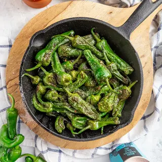 Pimientos del padrón con sal maldón