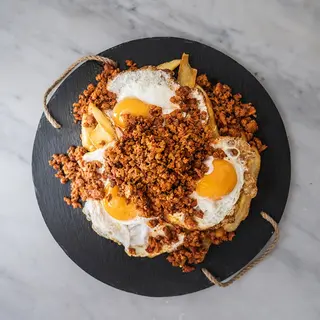 Huevos rotos con pulled pork