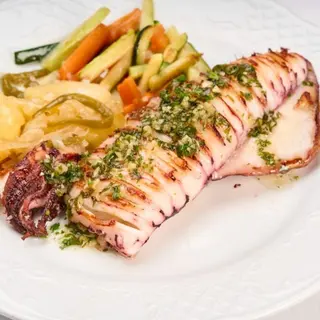 Calamar nacional braseado con mayonesa de wasabi y lima