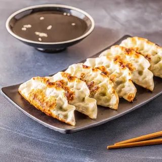 Gyozas al vapor de verduras con salsa Thai