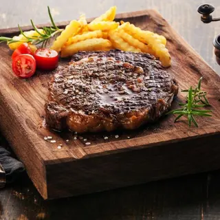 Entrecote a la parrilla con guarnición
