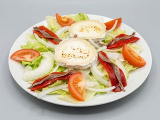 ENSALADA DE RULO DE CABRA