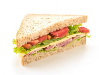 Sándwich Poco A Poco De Pollo Desmenuzado Y Gambas