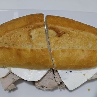 BOCATA DE PATA Y QUESO TIERNO