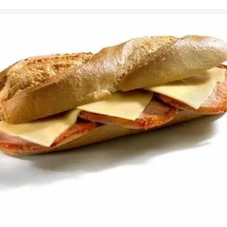 BOCATA LOMO Y QUESO