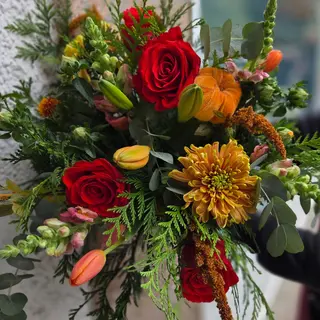 Ramo COLOR NARANJA con rosas