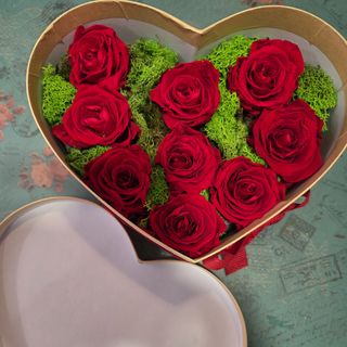 Caja corazón con 6 rosas