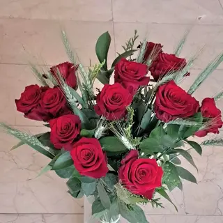 Ramo de 12 rosas rojas