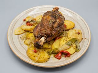 Codillo De Cerdo Guisado