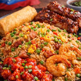 Arroz Especial (Chino-Venezolano) con lumpia, costillas, gambas y pollo agridulce