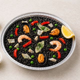 Arroz negro con mariscos.Incluye bebida a elegir