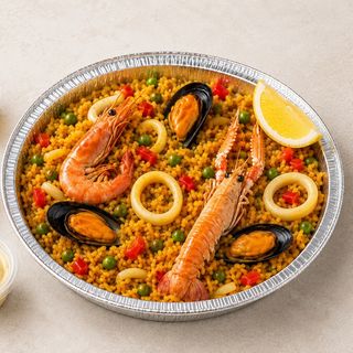Paella de Mariscos, a la venezolana. Incluye bebida a elegir