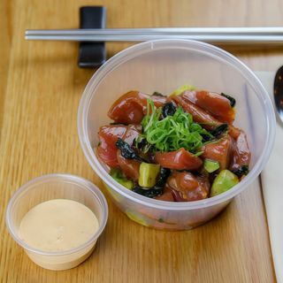 Tartar De Atún Con Aguacate, Wakame Y Pomelo Rosa