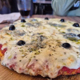 Cuatro quesos (media pizza - 1 persona)