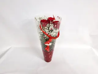 Cono Confeti con 3 Rosas Rojas