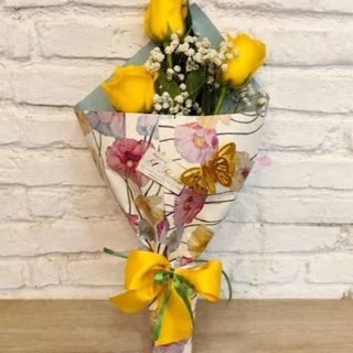 3 ROSAS AMARILLAS