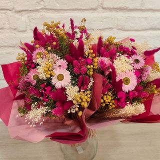 Ramo De Flor Seca en  fucsia.