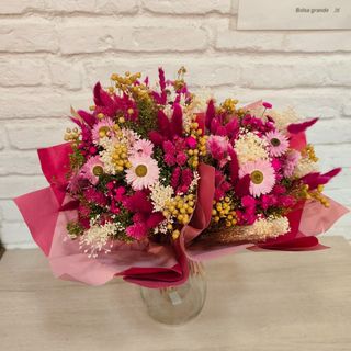 Ramo De Flor Seca en  fucsia.