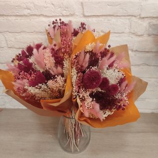 Ramo De Flor Seca, fucsia y rosa.