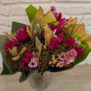 Ramo De Flor Seca en  fucsia.